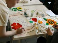 Роспись по ткани красками и контурами тм Decola.  Мастер-класс от компании «ПитерАртСервис» ведет мастер Татьяна Смирнова.