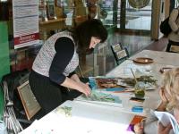 Демонстрационный мастер-класс «Флористическая монотипия» ведёт художник Ольга Некрасова.