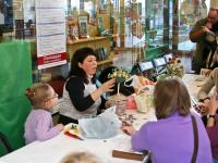 Демонстрационный мастер-класс «Топиар: дерево для интерьера» ведёт художник Ольга Некрасова.