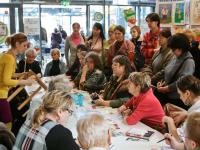 Декорирование табурета: декупаж, кракле, золочение. Мастер-класс от школы дизайна и творчества «Ареко» ведёт мастер Дарья Воронина.