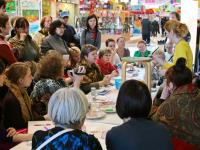 Декорирование табурета: декупаж, кракле, золочение. Мастер-класс от школы дизайна и творчества «Ареко» ведёт мастер Дарья Воронина.