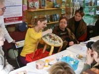 Декорирование табурета: декупаж, кракле, золочение. Мастер-класс от школы дизайна и творчества «Ареко» ведёт мастер Дарья Воронина.