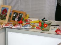 Мастер-класс от компании «DNA Office» ведёт художник Евгения Рассказова.