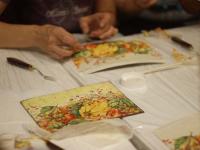 Мастер-класс по использованию акриловой рельефной пасты Сонет от компании 'ПитерАртСервис'. Мастер Марина Канарейкина