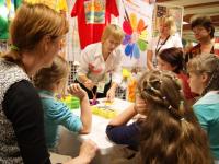 Презентация росписи по ткани студии психологии детского творчества 'Сласть'