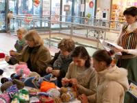 Мастер-класс 'Вязаные домашние тапочки Чиполлино' от компании 'Камтекс'. Мастер Евгения Кабушева