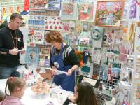 Презентация товаров для творчества и кулинарии компании Максима. Мастера Любовь Зеленская и Роман Мартынов