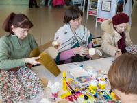 Декорирование предметов с клеем UHU. Компания Авале