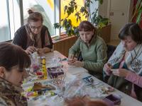 Декорирование предметов с клеем UHU. Компания Авале