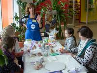 Изготовление сахарных цветов из айсинга с использованием инструментов Wilton. От компании Бизнесс Класс