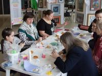 Изготовление сахарных цветов из айсинга с использованием инструментов Wilton. От компании Бизнесс Класс