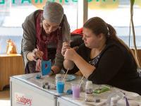 Роспись карнавальных масок акриловыми красками Ладога. Компания ПитерАртСервис