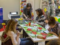 Рисунок масляной пастелью в технике граттаж. Мастер Наталья Раделия