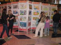выставка творческих работ на 1-м этаже  трц Аура