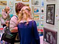 выставка творческих работ на 1-м этаже  трц Аура