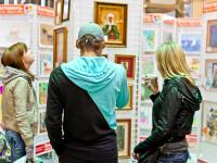 выставка творческих работ на 1-м этаже  трц Аура