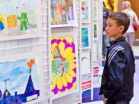выставка творческих работ на 1-м этаже  трц Аура