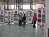 выставка творческих работ на 1-м этаже  трц Аура