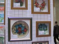выставка творческих работ на 1-м этаже  трц Аура