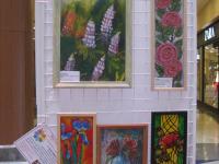 выставка творческих работ на 1-м этаже  трц Аура