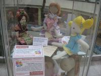 выставка творческих работ на 4-м этаже трц Аура