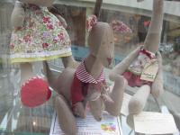 выставка творческих работ на 4-м этаже трц Аура