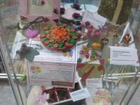 выставка творческих работ на 4-м этаже трц Аура