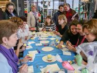 Изготовление сахарных цветов из айсинга с исп. инструментов компании Wilton - презентация и м-кл от компании Бизнес-Класс