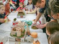 Сборка кирпичных моделей, создание ландшафтной миниатюры с использованием наборов для строительства Керанова