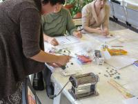 Техника работы с экструдером на примере полимерной глины Fimo. М-кл от компании Фредерик