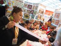 Презентация по серии наборов Живая картина от Panna. Вышивку лентаам показывает Майковская Антонина