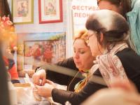 Презентация по серии наборов Живая картина от Panna. Вышивку лентаам показывает Майковская Антонина