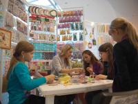 Техника скрапбукинга. Презентацию по материалам и инструментам тм Mr. Painter проводят Саксонова Татьяна и Москалёва Светлана