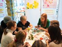 Презентация керамической флористики с полимерной глиной и инструментами Azalee