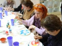 Мастер-класс по батику ведет Гордеева Валентина