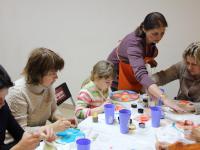 Мастер-класс по батику ведет Гордеева Валентина