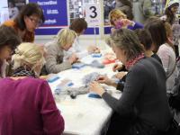 Мастер-класс по валянию ведет Нестерова Марина