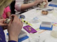 Мастер-класс по валянию ведет Нестерова Марина