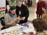 Мастер-класс по вязанию на вилке ведет Родионова Татьяна