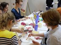 Мастер-класс по технике декупаж ведет Крицер Татьяна