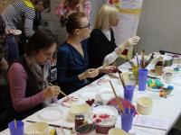 Мастер-класс по технике декупаж ведет Крицер Татьяна