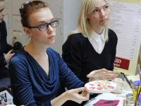 Мастер-класс по технике декупаж ведет Крицер Татьяна