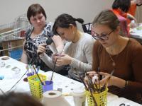 Мастер-класс по технике декупаж ведет Умникова Ольга