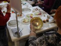 Мастер-класс по технике декупаж ведет Умникова Ольга