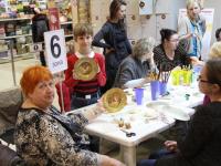 Мастер-класс по технике декупаж ведет Умникова Ольга