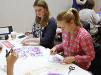 Мастер-класс по технике декупаж ведет Шевченко Олеся