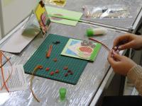 Мастер-класс по технике квиллинг ведет  Руснак Виорика