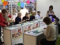 Мастер-класс по технике квиллинг ведет  Руснак Виорика