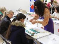 Мастер-класс по скрапбукингу ведет Галстян Нарине