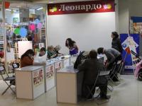 Мастер-класс по скрапбукингу ведет Галстян Нарине